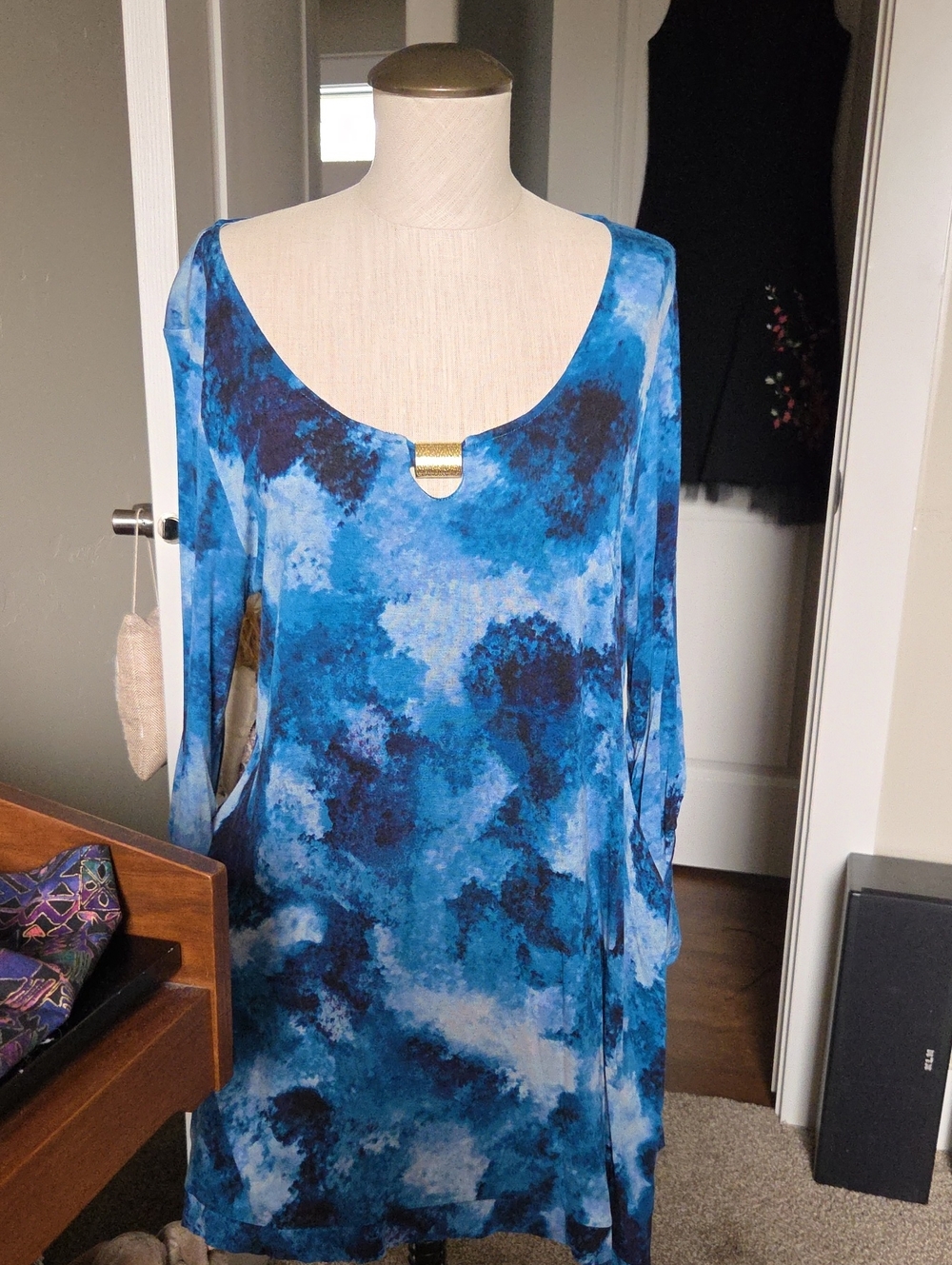 Blue Scoop Neck Tunic Top with Decorative Accent